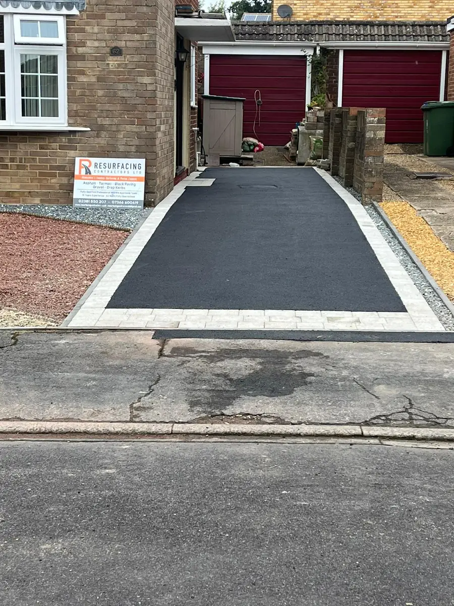 New tarmac driveway in Fareham with a Tobermore Sienna block paving border
